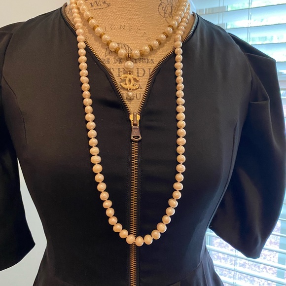 Beautiful dress! Very well made! Still a good condition! - Picture 3 of 8